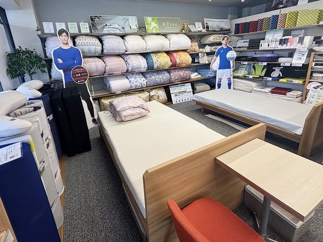 学園前店の店舗内観